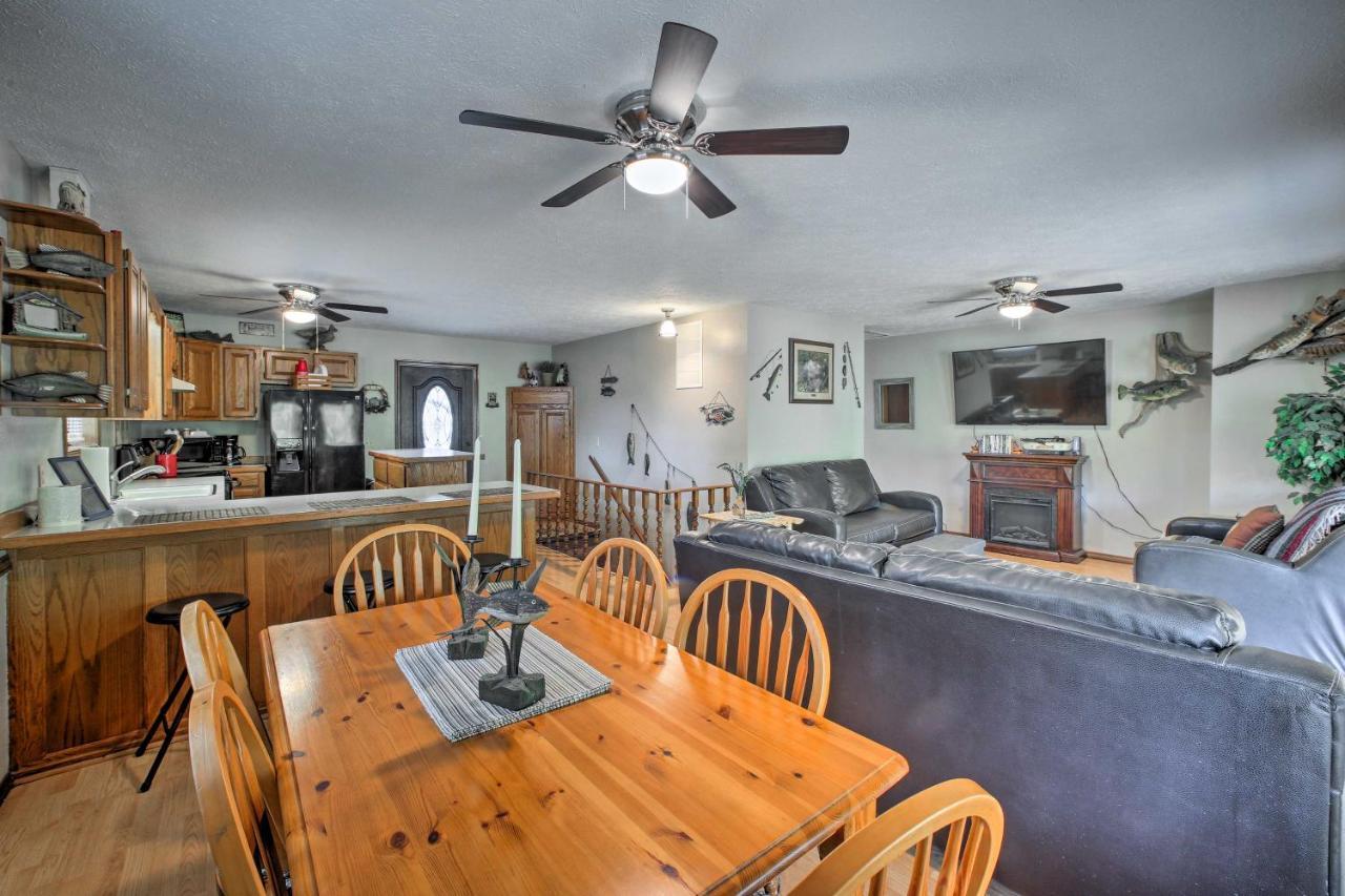Lakefront Table Rock Home With Fire Pit! Golden エクステリア 写真